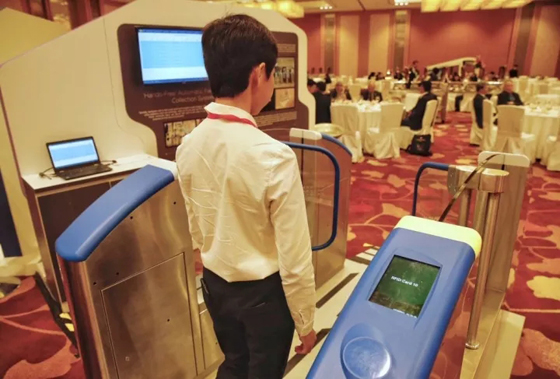 新加坡地铁蓝线使用RFID车资卡,未来或可不必扫刷卡